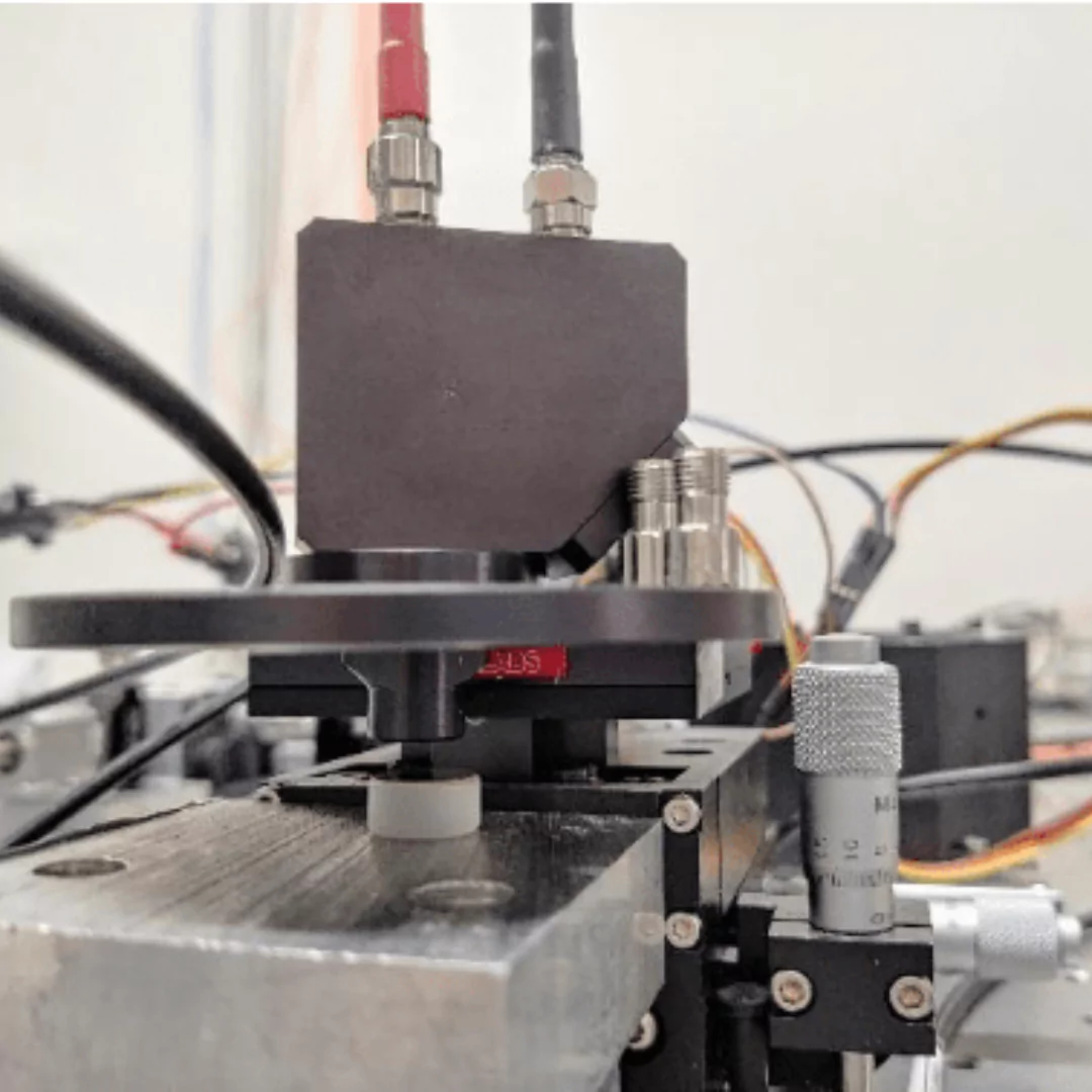 PRECISION Interface for integrated optics probing with NLIR mid-infrared spectroscopy solutions